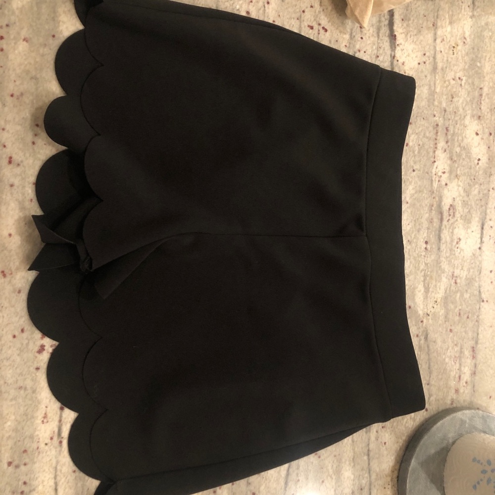 Express scallop black shorts